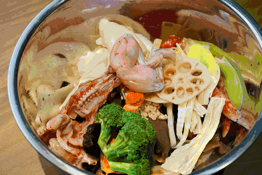 麻辣香锅盛大启幕 在这个热闹的商场我和男神, 还有美食有了新的邂逅!